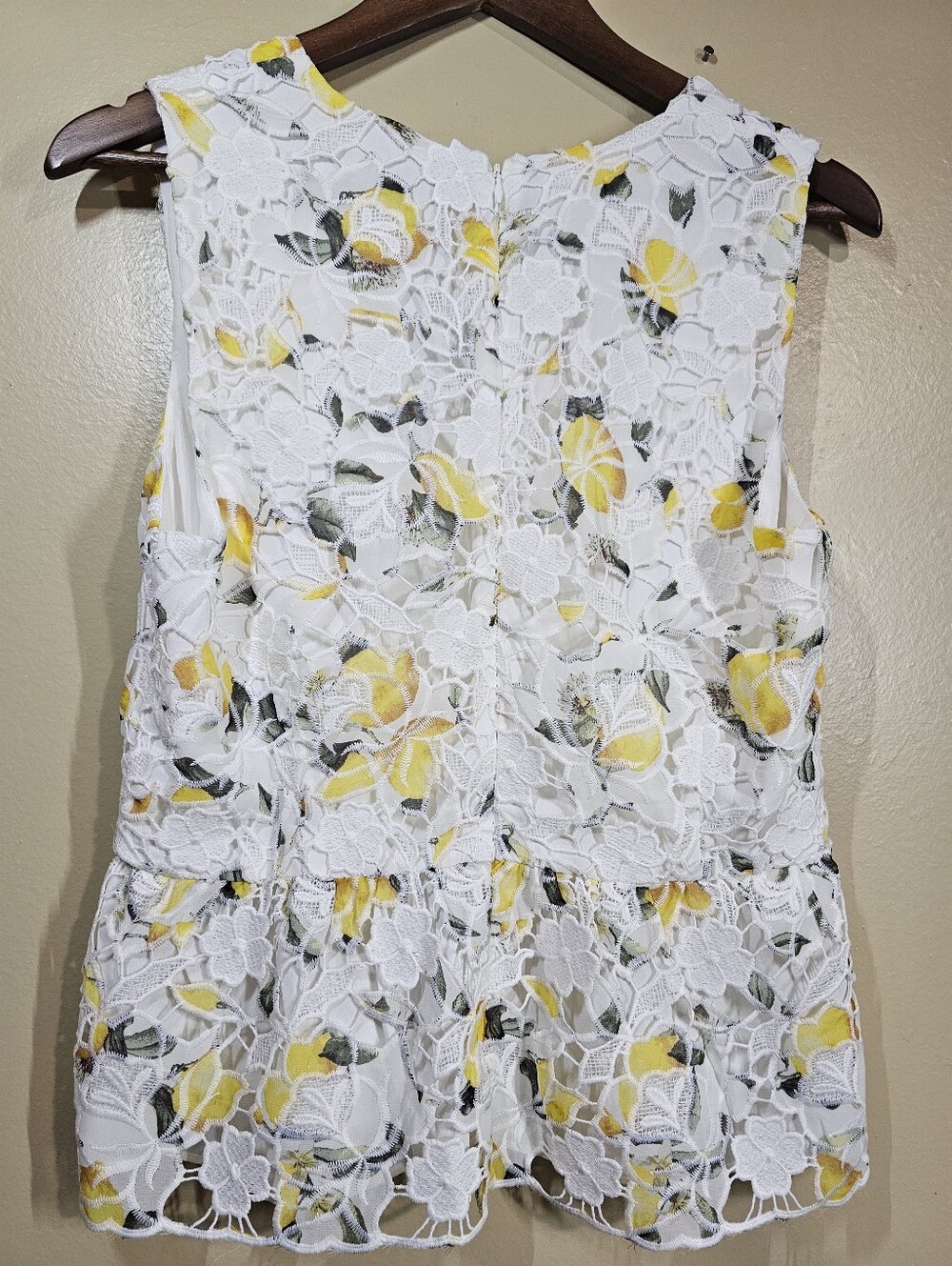 NWT White House Black Market Lemon Lace Peplum Top Size 8 - Picture 6 of 9